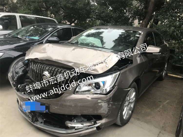 車輛發(fā)生事故后，為何保險(xiǎn)公司的定損價(jià)格與維修單位的報(bào)價(jià)相差巨大？應(yīng)該如何處理？